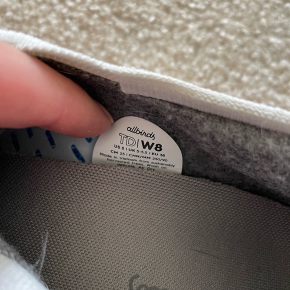 Allbirds Women’s Sneaker - Picture 6 of 7